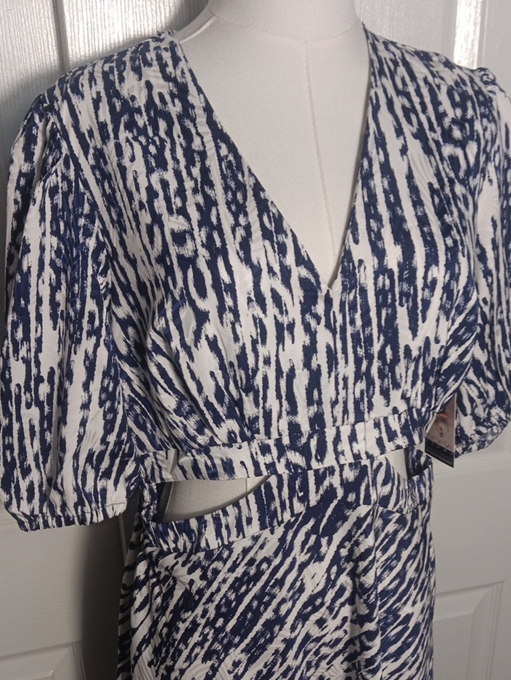 NWT. Sofia Blue & White Abstract V-Neck Midi Dress with Side Cutouts - Picture 4 of 14